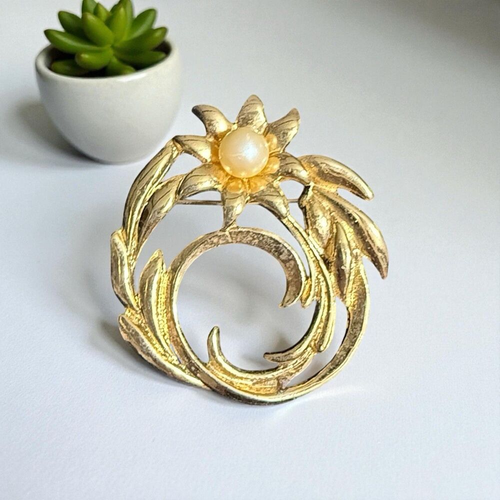 Vintage Goldtone Faux Pearl Brooch - Floral Design